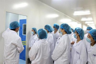 藥學(xué)院實踐團赴上海生物制品研究所開展“星耀計劃”就業(yè)實踐 探索生物制品生產(chǎn)的奧秘